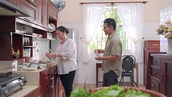 Gạo nếp gạo tẻ tập 60: Con gái tự tát vào mặt mình, nịnh nọt mẹ đẻ để chuộc lỗi hỗn láo-4