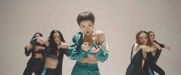 Cùng xem ngay những cảnh quay sexy bỏng tay của Chi Dân và Miu Lê-5