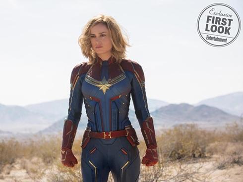 Câu hỏi lớn nhất cần giải thích: Bối cảnh của Captain Marvel được lấy vào năm nào?-11