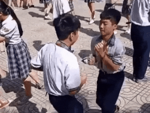 Say sưa trong vũ điệu Cha Cha Cha, hai cậu bạn minh chứng câu nói 'chỉ con trai mới mang lại hạnh phúc cho nhau'