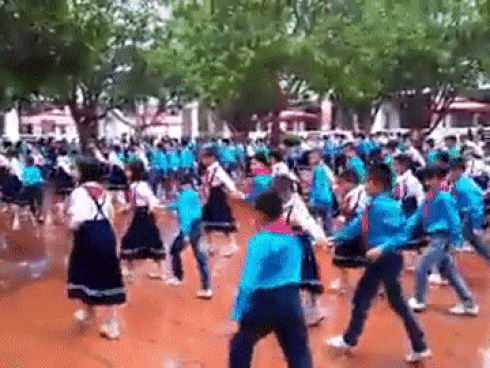 Say sưa trong vũ điệu Cha Cha Cha, hai cậu bạn minh chứng câu nói chỉ con trai mới mang lại hạnh phúc cho nhau-2