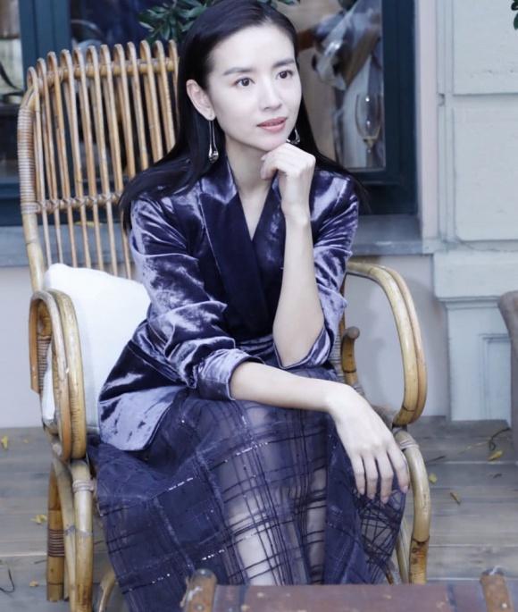 Cặp đối thủ Phú Sát hoàng hậu Tần Lam - Đổng Khiết đọ sắc bất phân thắng bại tại Tuần lễ thời trang Milan-4