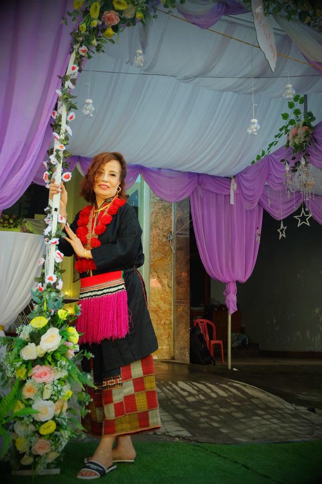 Cận cảnh không gian tiệc cưới sang trọng tại nhà cô dâu 61 tuổi lấy chú rể 26 tuổi ở Cao Bằng-7