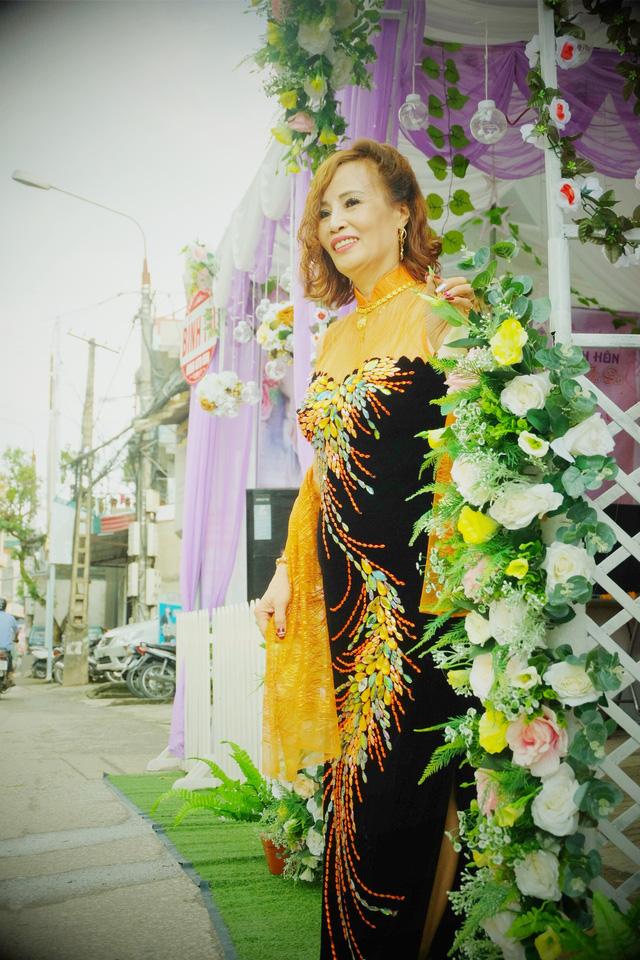 Cận cảnh không gian tiệc cưới sang trọng tại nhà cô dâu 61 tuổi lấy chú rể 26 tuổi ở Cao Bằng-9