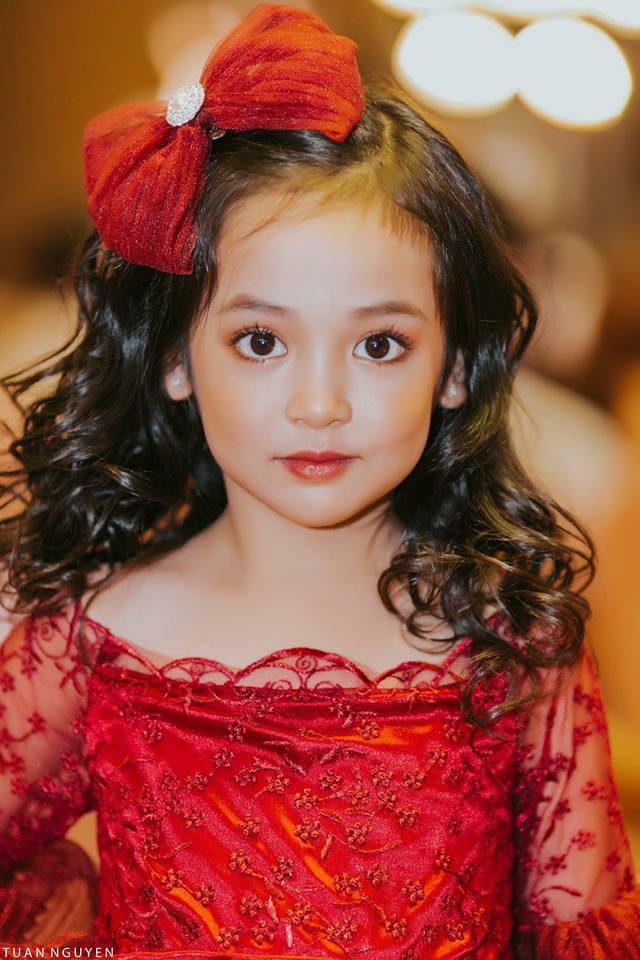 Cận cảnh nhan sắc thiên thần của sao nhí khiến Kiều Minh Tuấn bị mê hoặc-6