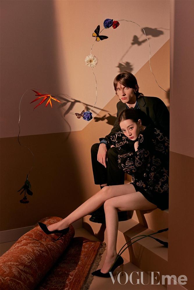 Địch Lệ Nhiệt Ba khoe vẻ đẹp hút hồn, sang chảnh trên bìa tạp chí-6