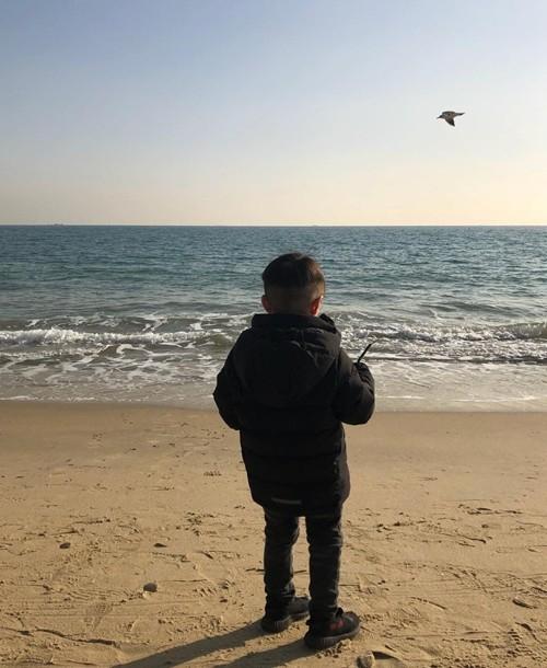 Hình ảnh duy nhất lộ mặt con trai của tài tử Iris Lee Byung Hun và vợ Lee Min Jung-4