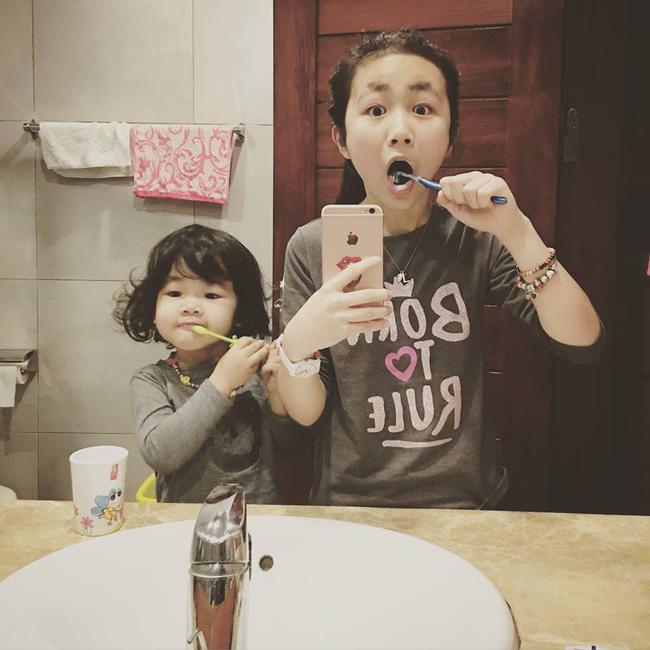 Chân dung 2 cô em gái vừa xinh xắn lại đáng yêu hết nấc của Á hậu Tú Anh-12