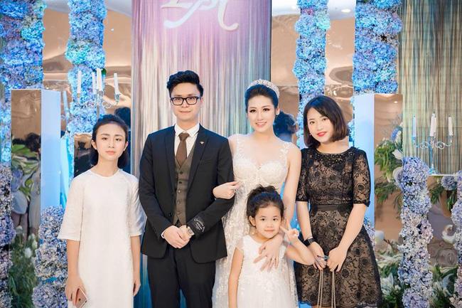 Chân dung 2 cô em gái vừa xinh xắn lại đáng yêu hết nấc của Á hậu Tú Anh-2