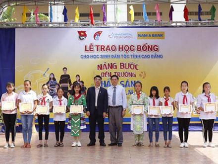 115 học bổng tặng HS dân tộc thiểu số tỉnh Cao Bằng