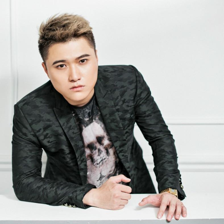 Ca sĩ Vũ Duy Khánh tuyên bố duy nhất câu này với các chủ nợ vây quanh-3