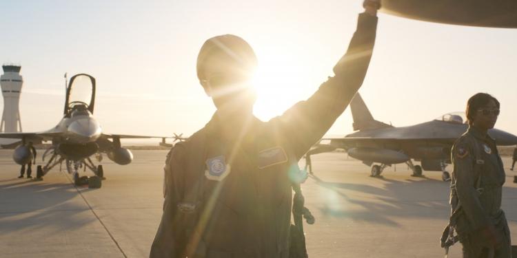 Câu hỏi lớn nhất cần giải thích: Bối cảnh của Captain Marvel được lấy vào năm nào?-10