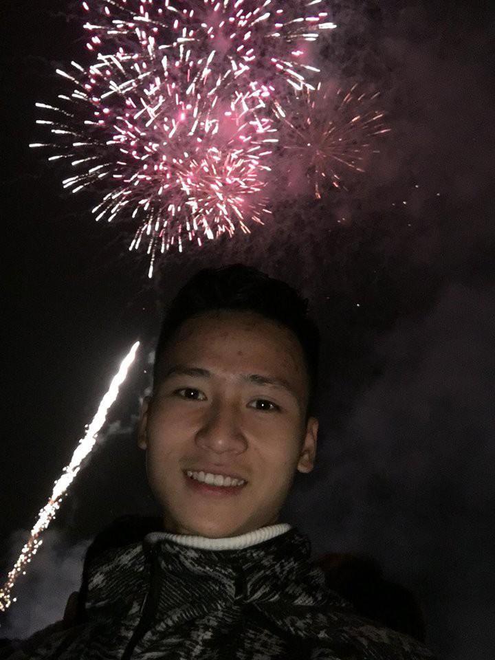 Thêm một thủ môn đẹp trai không kém Bùi Tiến Dũng, động lực cho fan girl ra sân cổ vũ-5