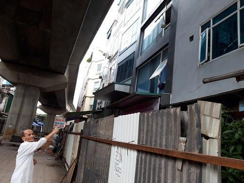 Hà Nội chạy thử tàu trên cao: Các hộ dân sống sát sạt đường tàu nói gì?-2