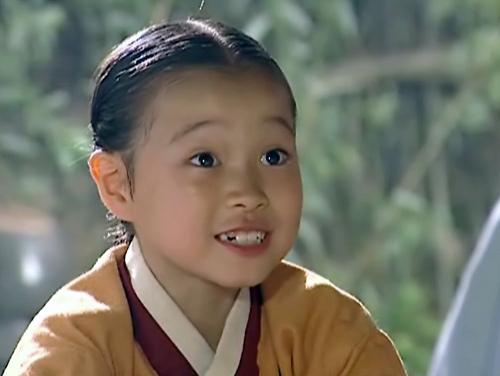 Nhan sắc trái ngược của sao nhí Nàng Dae Jang Geum: Người dậy thì thành công, kẻ kém xinh mờ nhạt-1