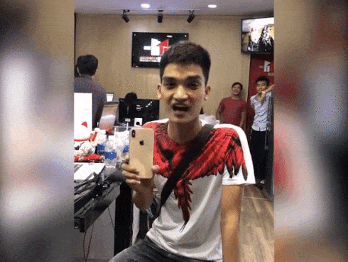 Lên hình lầy lội thế thôi chứ ngoài đời Mạc Văn Khoa đã có bạn gái cực nóng bỏng khiến nhiều chàng ao ước-6