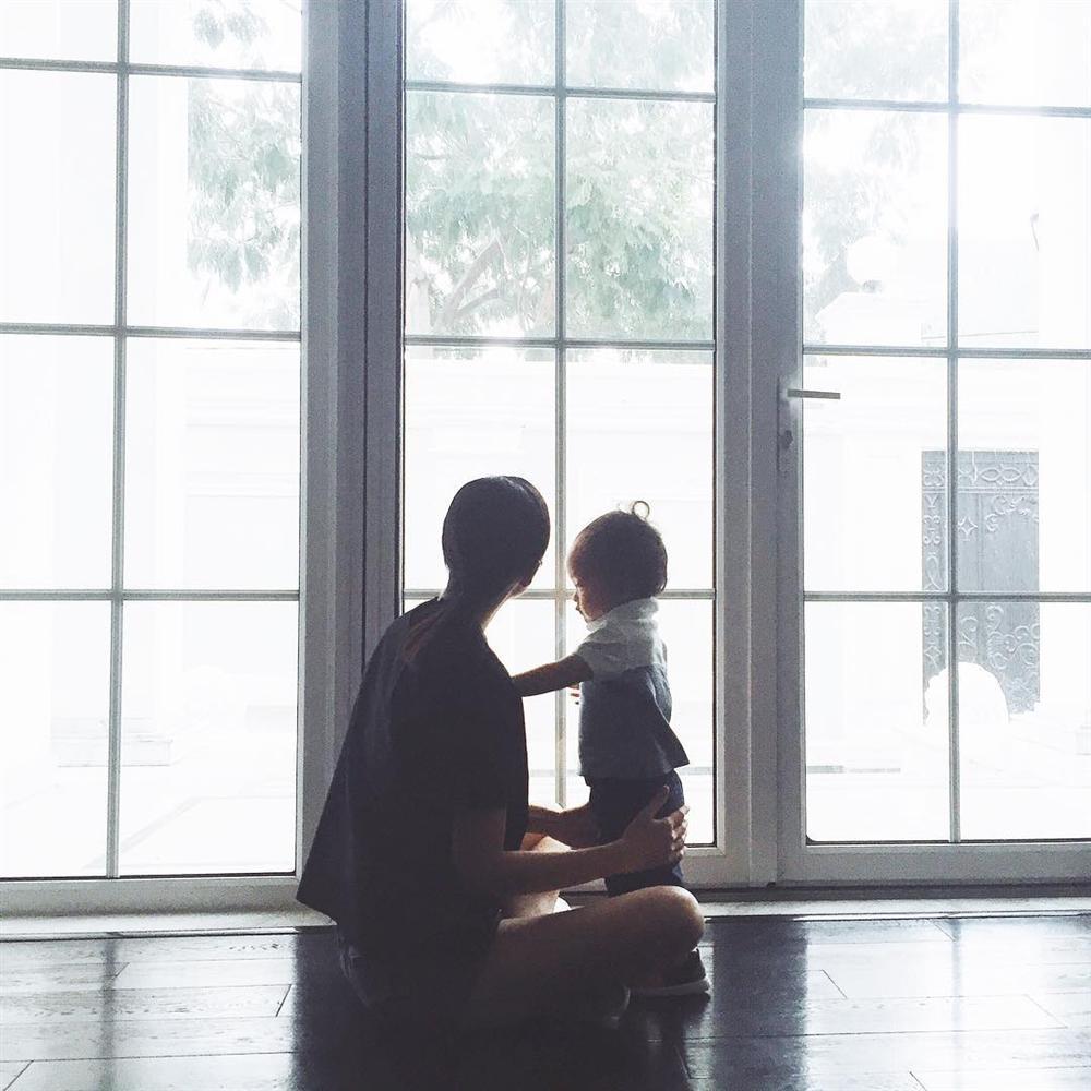 Quý tử 3 tuổi nhà Tăng Thanh Hà không ngờ bé xíu mà nói tiếng Anh đã cực kỳ chất-1