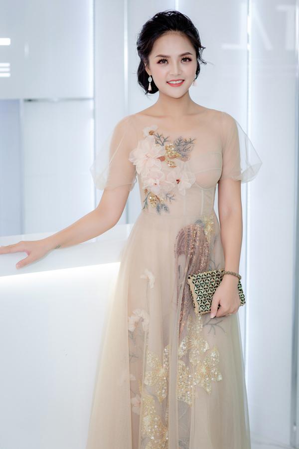 CUỘC CHIẾN THẢM ĐỎ: My Sói Thu Quỳnh bất ngờ nữ tính - Ngọc Trinh cứ xuất hiện là áp đảo dàn mỹ nhân-1