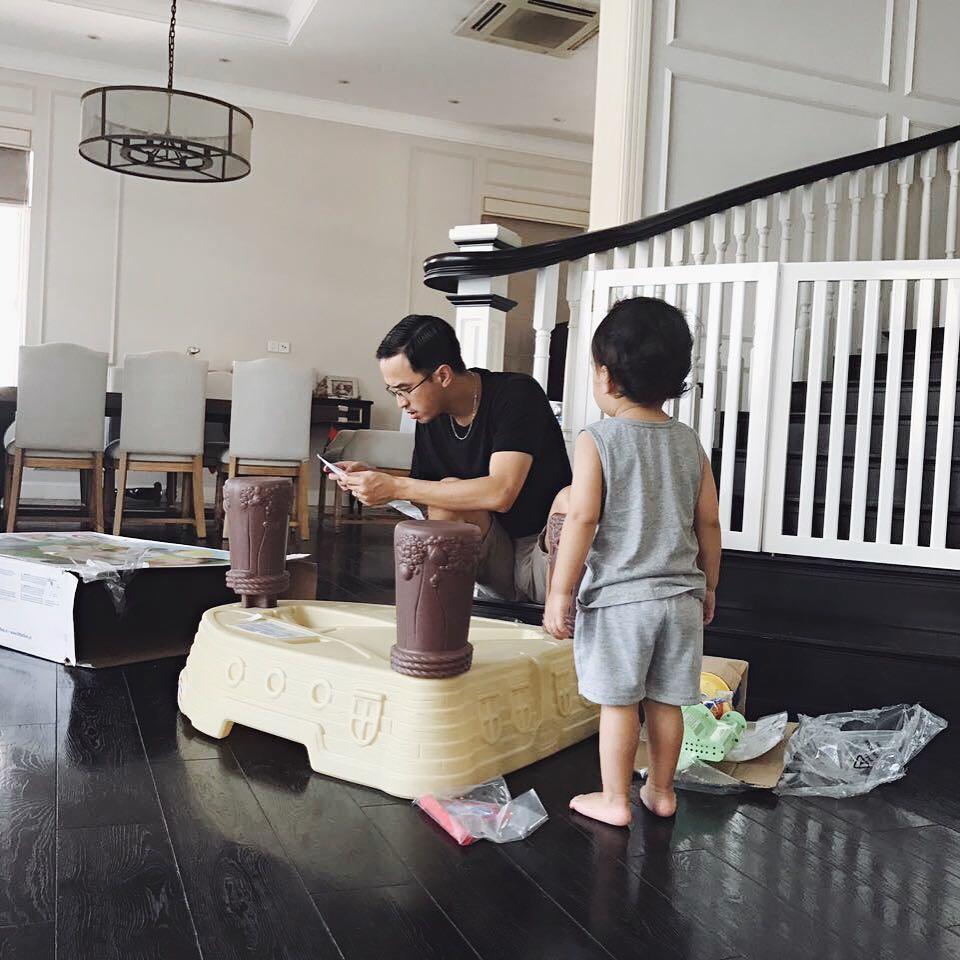 Quý tử 3 tuổi nhà Tăng Thanh Hà không ngờ bé xíu mà nói tiếng Anh đã cực kỳ chất-10