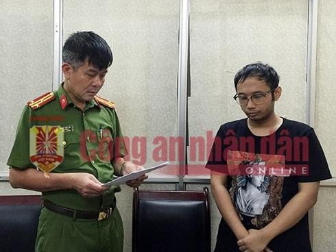 Cô gái đi xe máy tử vong do khung sắt công trình rơi trúng-6