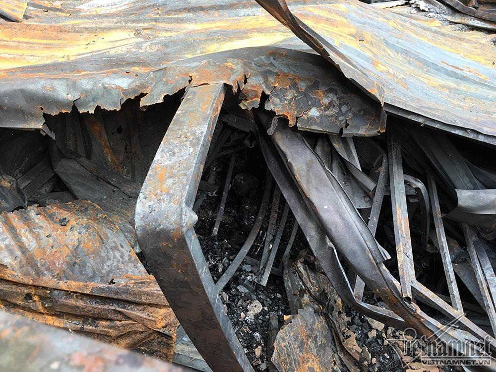 Phát hiện xác chết trong khu nhà trọ bị cháy của ông Hiệp Khùng-4