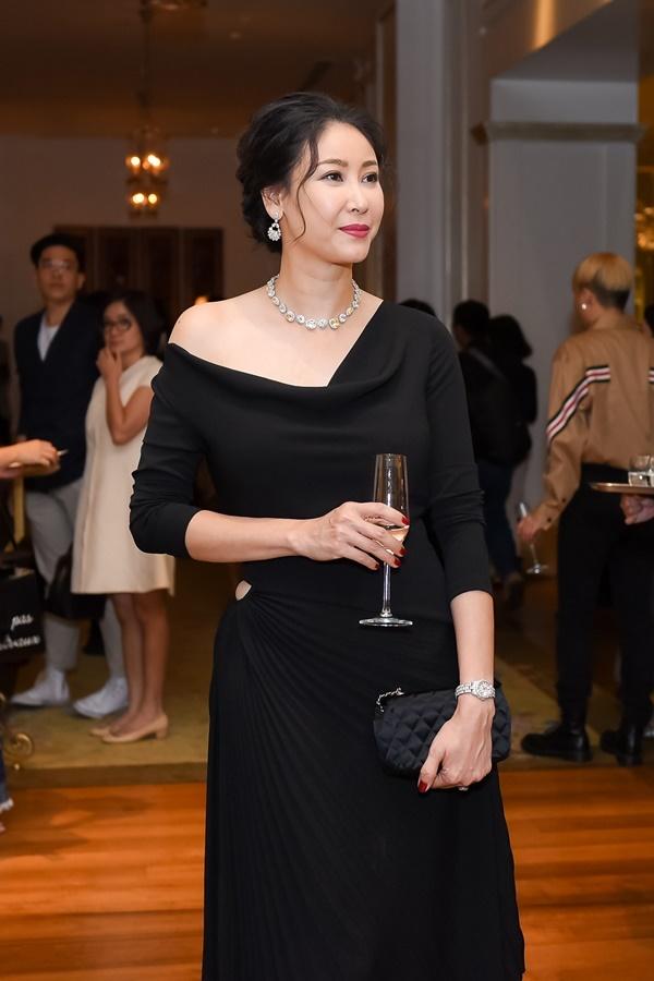 Nhan sắc cặp đại mỹ nhân Đặng Thu Thảo - Tăng Thanh Hà bất phân thắng bại khi lỡ đụng độ-15