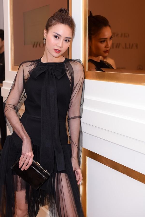 Nhan sắc cặp đại mỹ nhân Đặng Thu Thảo - Tăng Thanh Hà bất phân thắng bại khi lỡ đụng độ-17