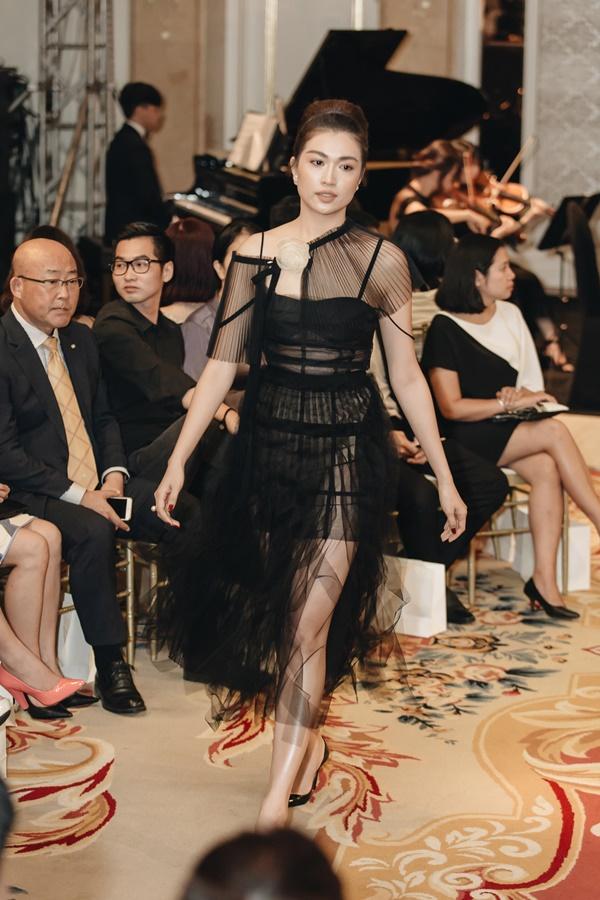 Lệ Hằng lâu lắm mới catwalk nhưng đã diễn thời trang là làm luôn vedette-1