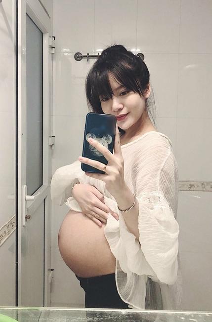 Lần hiếm hoi hotgirl Tú Linh công khai ảnh cận mặt tiểu công chúa 4 tháng tuổi-8