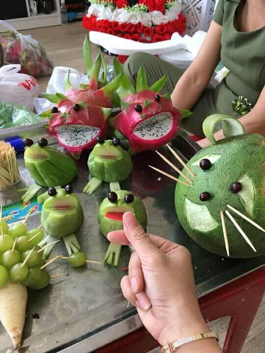 Đặc sản mùa Trung thu: Những mâm ngũ quả cắt tỉa vừa đáng yêu vừa kỳ dị khiến dân mạng chỉ biết ôm bụng cười-6