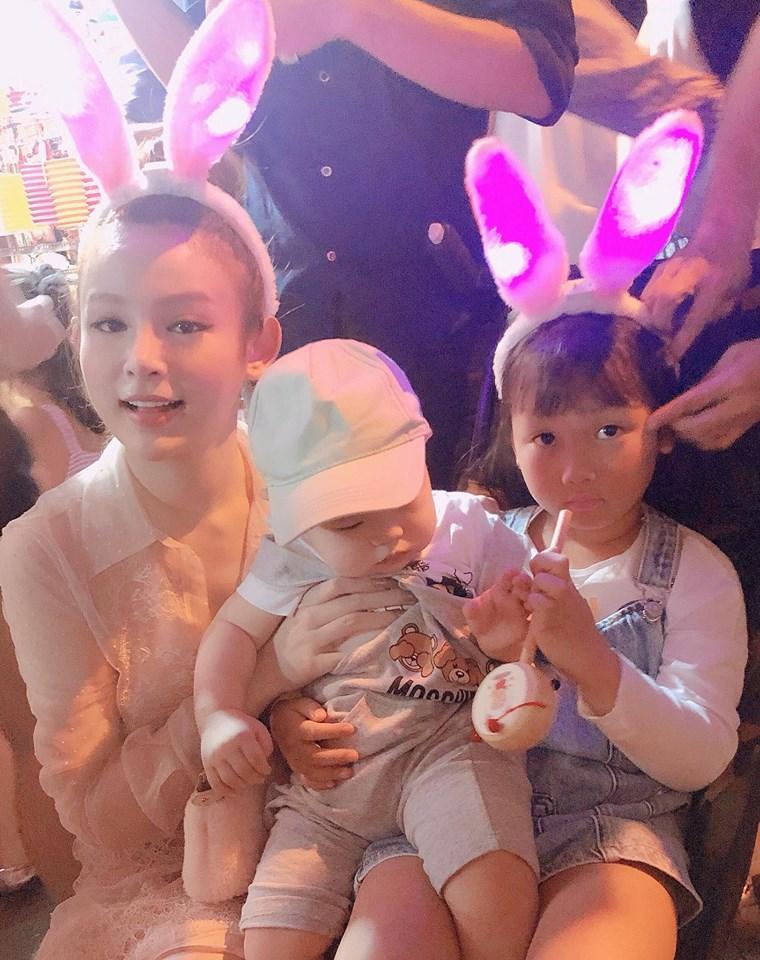 BB Trần khoe vẻ cool ngầu cùng thần thái đi chợ sang chảnh-4