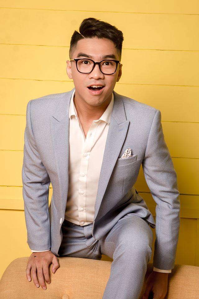 BB Trần khoe vẻ cool ngầu cùng thần thái đi chợ sang chảnh-8