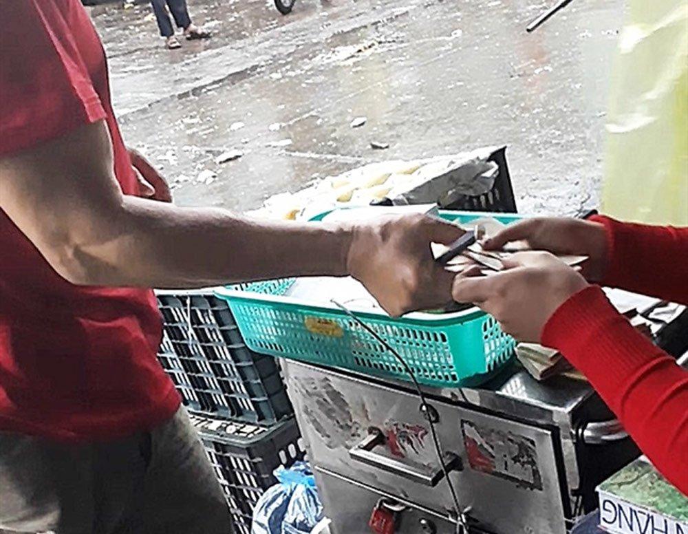 Tố cáo bị bảo kê, tiểu thương chợ Long Biên bị khủng bố-4