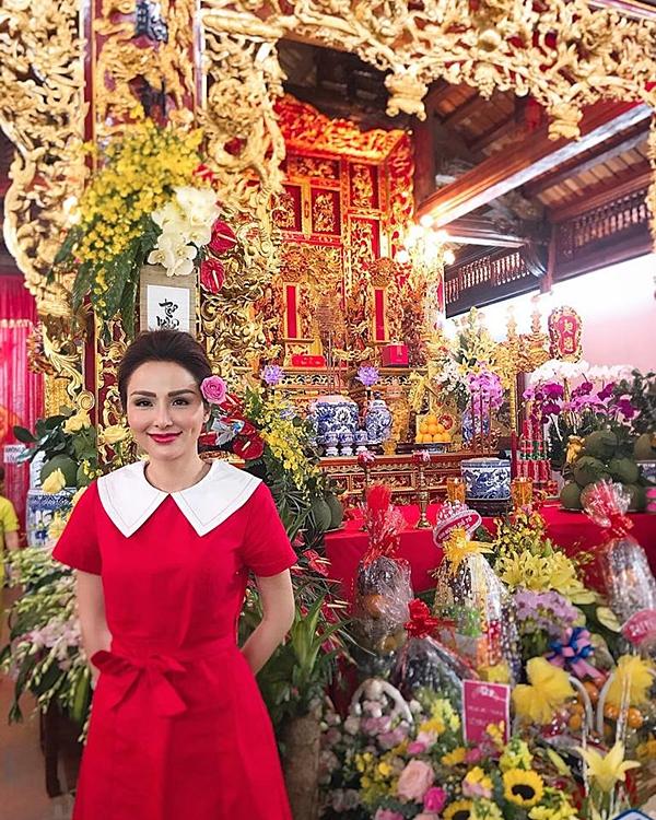 Hoa hậu Diễm Hương gây chú ý vì gương mặt khác lạ so với khi mới đăng quang-5