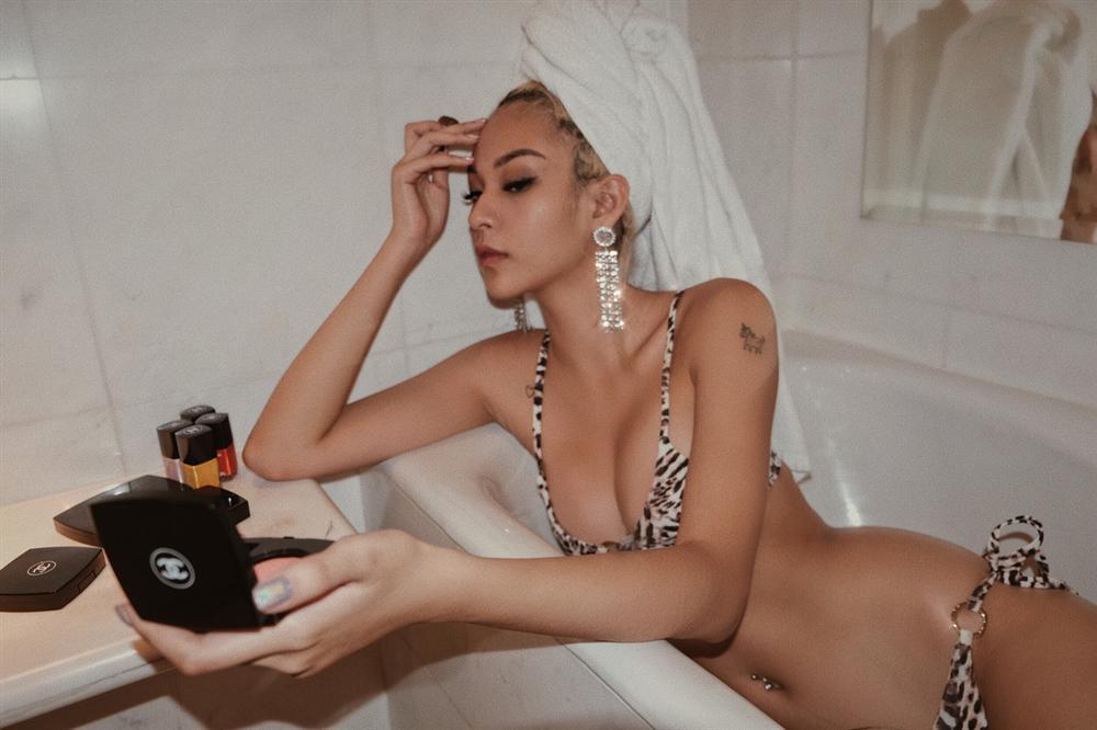 Anh Đức bị soi dáng ngủ kém duyên khi tựa đầu lên vòng 1 của Minh Tú-3