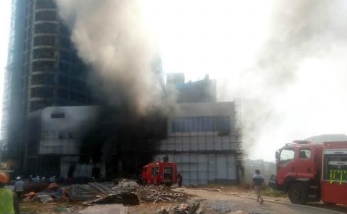 Cháy dữ dội ở trung tâm thương mại cao nhất TP Yên Bái-2