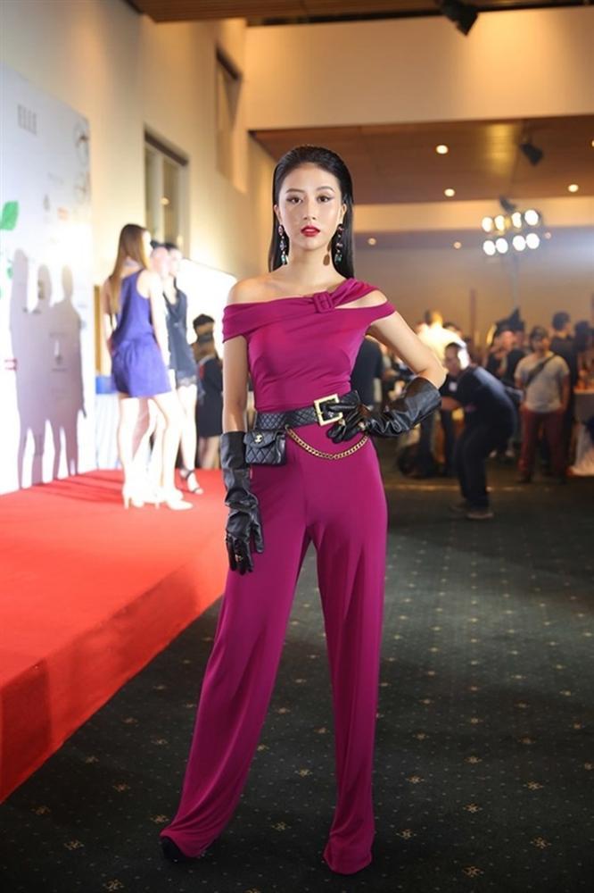 Học cách đeo găng tay sang chảnh đẹp như Lý Nhã Kỳ - Angela Phương Trinh-12