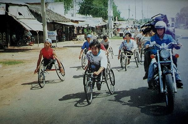 Tài tử Chim phóng sinh liệt 2 chân, sống độc thân, ung thư ở tuổi 60-3