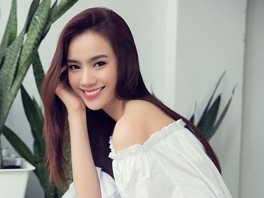 Sau khi đính hôn với bạn trai, Trương Kiều Diễm trở lại với MV đậm mùi bách hợp?-7