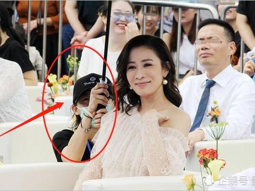 Diên Hi Công Lược quá hot, Xa Thi Mạn đứng giữa Paris vẫn bị gào thất thanh Hoàng hậu nương nương-9