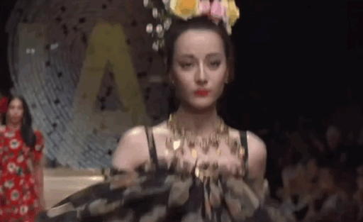 Địch Lệ Nhiệt Ba, Jessica bị chê kém sắc khi đứng chung khung hình với mỹ nhân Thái Lan Mai Davika-3