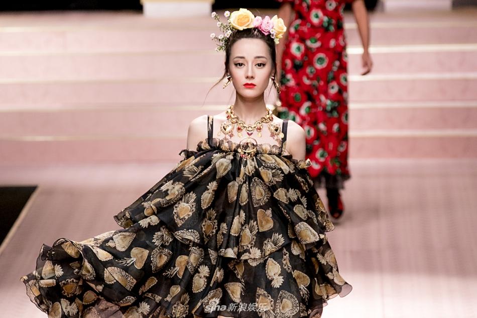 Địch Lệ Nhiệt Ba, Jessica bị chê kém sắc khi đứng chung khung hình với mỹ nhân Thái Lan Mai Davika-1