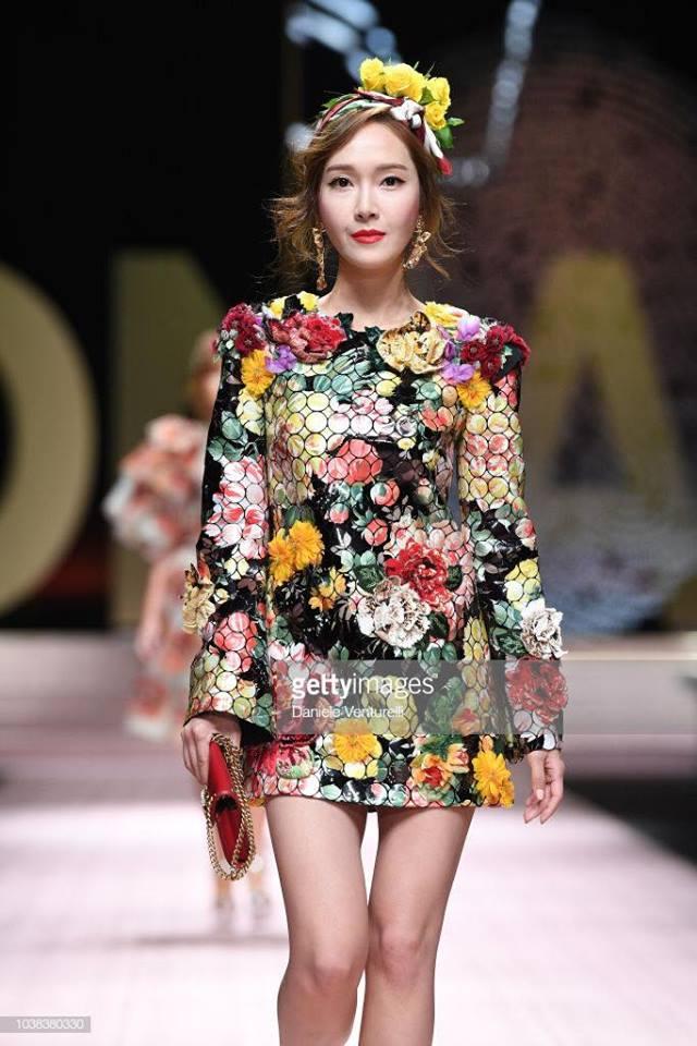 Địch Lệ Nhiệt Ba, Jessica bị chê kém sắc khi đứng chung khung hình với mỹ nhân Thái Lan Mai Davika-6