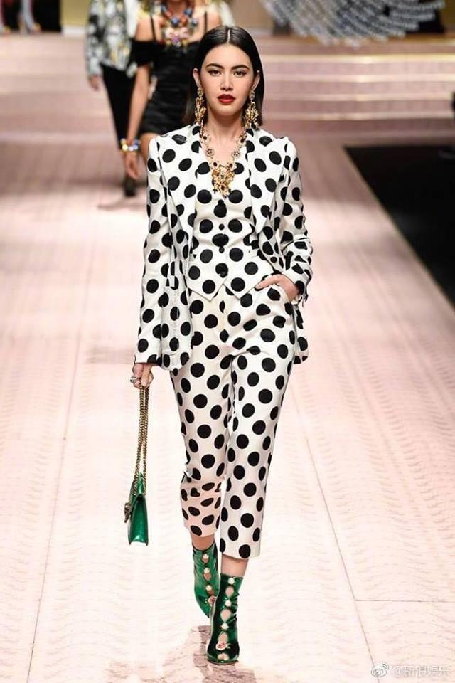 Địch Lệ Nhiệt Ba, Jessica bị chê kém sắc khi đứng chung khung hình với mỹ nhân Thái Lan Mai Davika-8