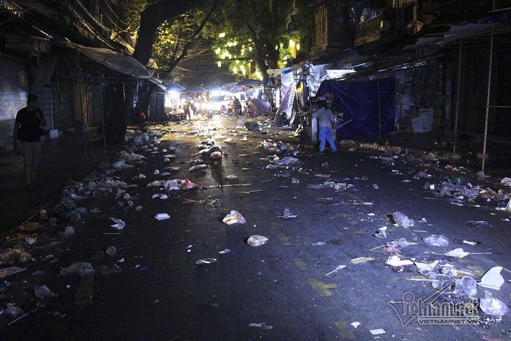 Hà Nội: Cảnh khó tin dưới mũi giày hotgirl lượn Trung thu phố cổ-7