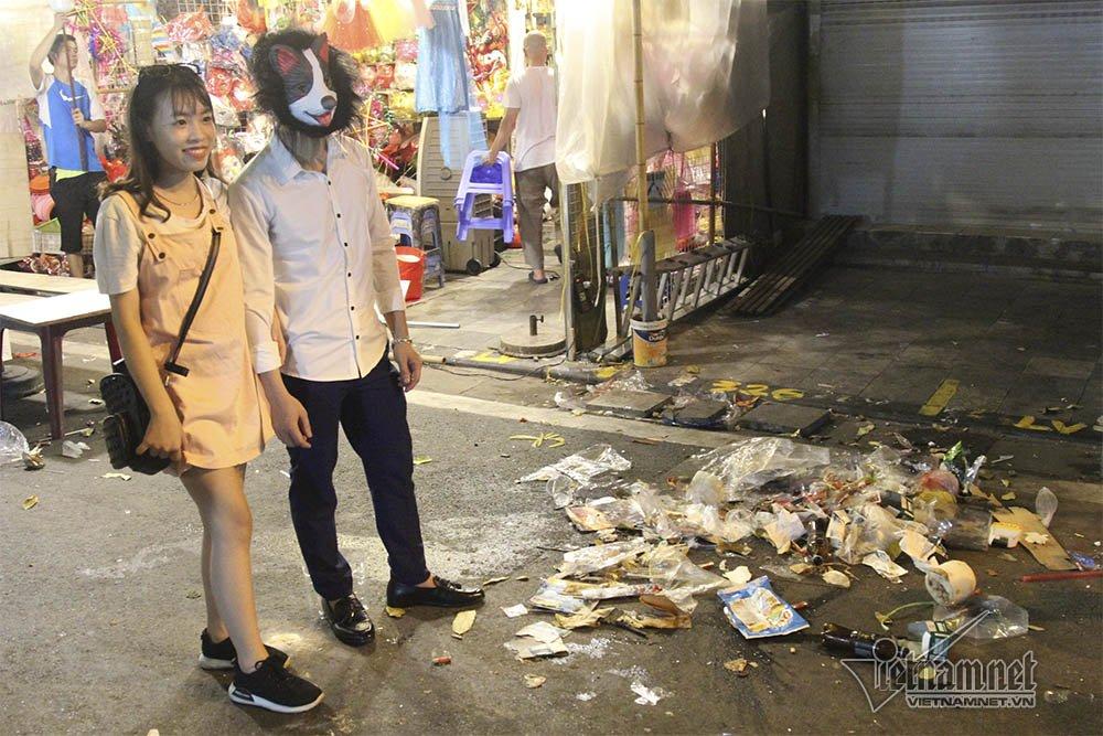 Hà Nội: Cảnh khó tin dưới mũi giày hotgirl lượn Trung thu phố cổ-9