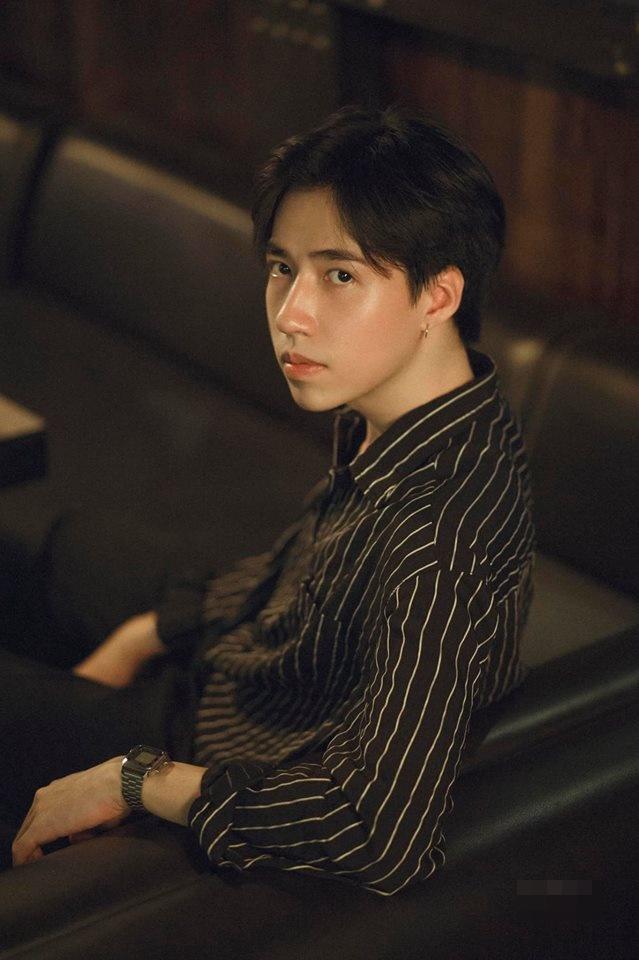 Khoe giọng hát Chiếc đèn ông sao ngọt lịm nhưng ngoại hình của chàng trai này mới là yếu tố làm nên chuyện-1