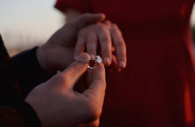 Nhìn thấy cổ tay của con dâu tương lai, mẹ nói một điều khiến tôi do dự cưới-1