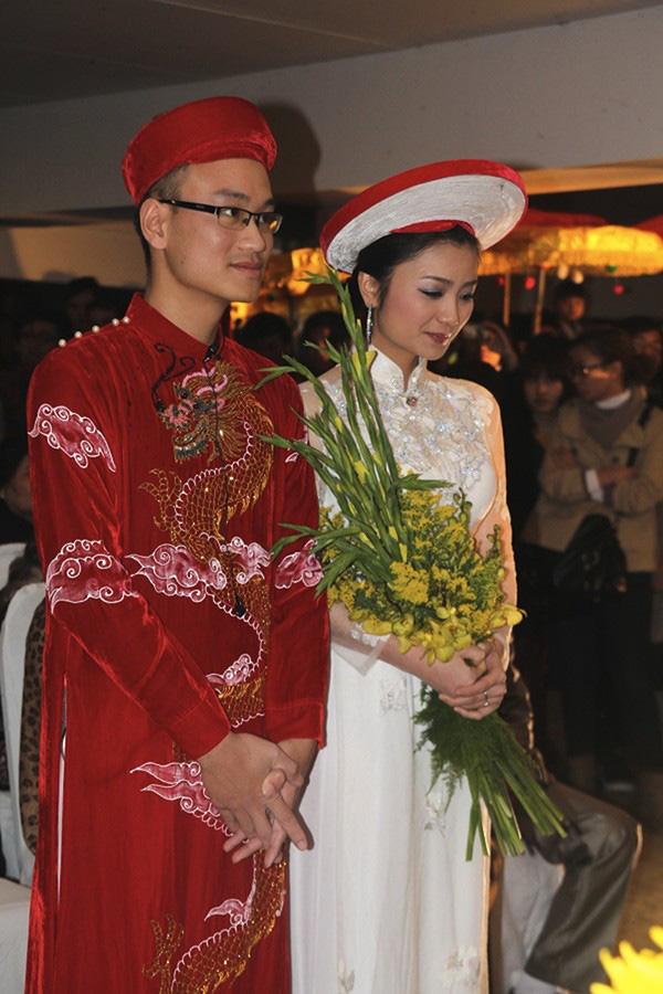 Đâu chỉ có Lan Khuê, rất nhiều mỹ nhân Việt đẹp thuần khiết khi mặc áo dài trắng trong ngày làm cô dâu-10