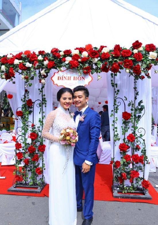 Đâu chỉ có Lan Khuê, rất nhiều mỹ nhân Việt đẹp thuần khiết khi mặc áo dài trắng trong ngày làm cô dâu-6